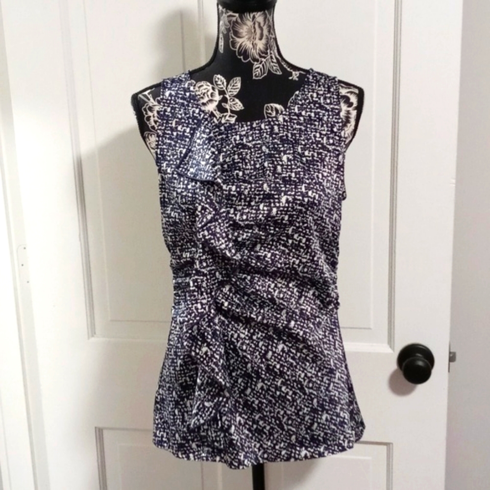 🖤Ann Taylor🖤 - Black/White Abstract Print Ruffle Front Sleeveless Top